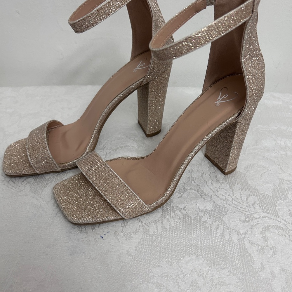Sparkly Shimmery Gold High Heel Sandals size 9 like new - Picture 2 of 3